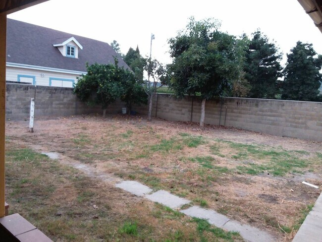 Building Photo - 121-123 Poole St