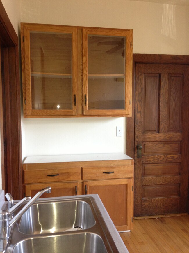 Building Photo - 216 Ann St