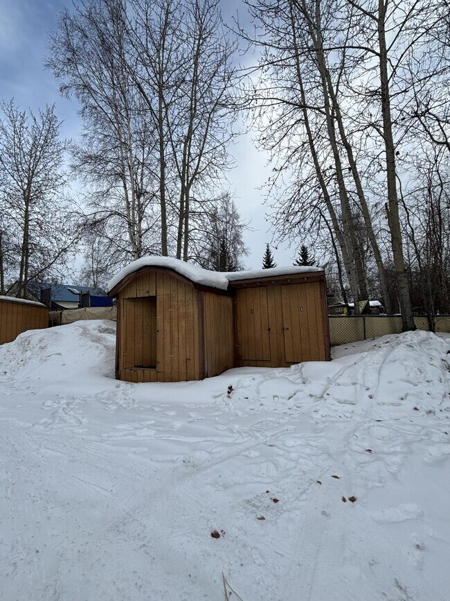 storage - 1121 20th Ave