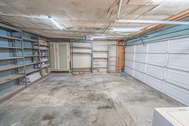 Building Photo - Single Story Pool House for Rent in Canyon Country!