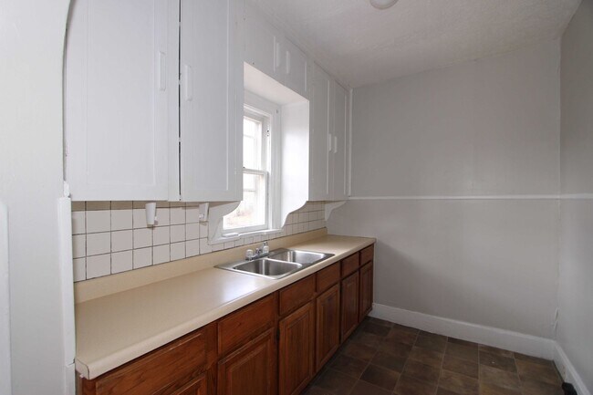 Building Photo - 202-204 Harrison Street Middletown OH 45042