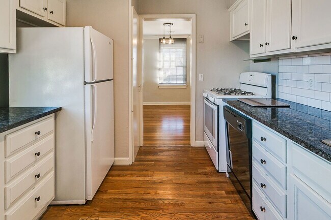 Building Photo - 3713 N Lee Ave