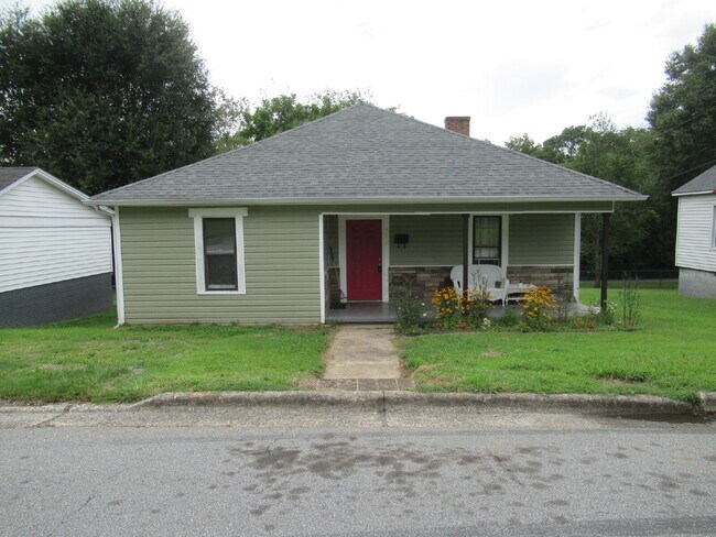 Building Photo - Downtown Living on the Rail Trail – Move-I...