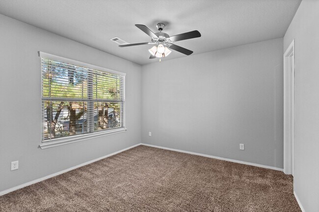 Building Photo - Rupple Meadows - 4 bed / 4 bathroom Coming In April