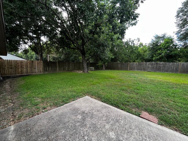 Building Photo - For Lease | 3 Bed, 2 Bath | 1,446 Sq Ft | ...