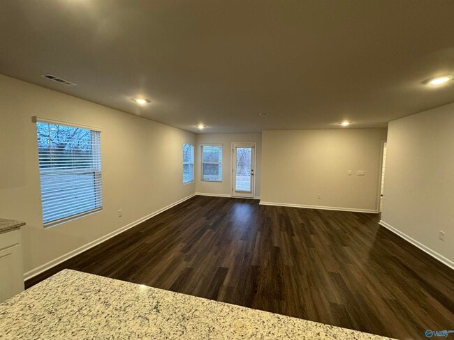 Building Photo - 398 Jackson Pt Cir