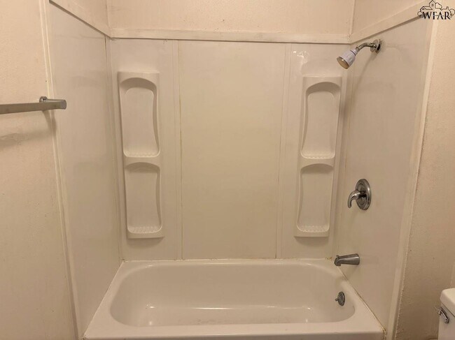 Building Photo - 1661 1/2 Collins Ave