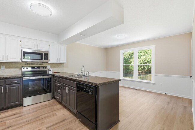 Building Photo - 11804 Oakmont St