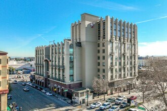 Building Photo - 423 7th St