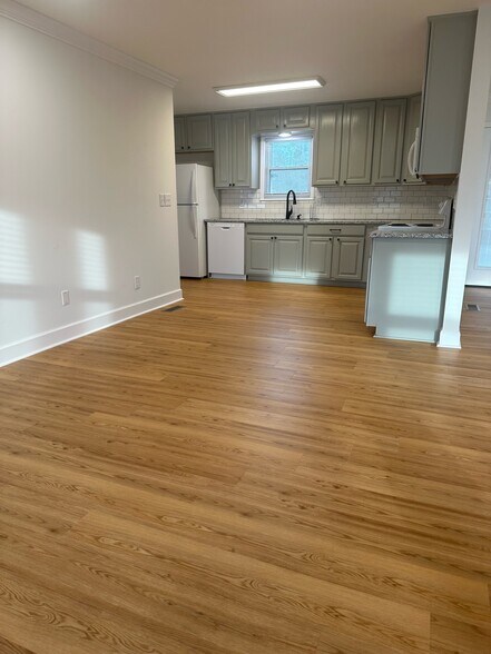 Dining Room - 5149 Honeysuckle Ln E