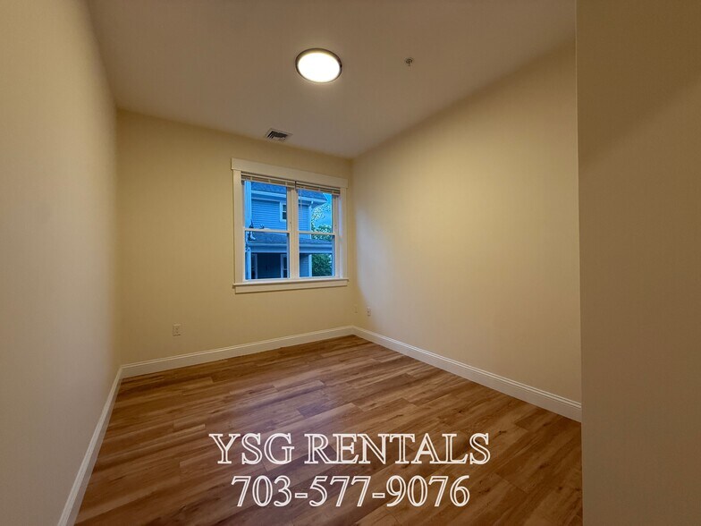 Building Photo - 14 Dorr St