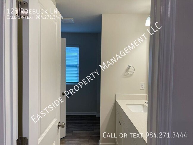 Building Photo - 128 Roebuck Ln