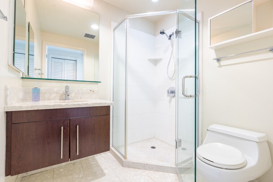 Building Photo - 321 10th Ave