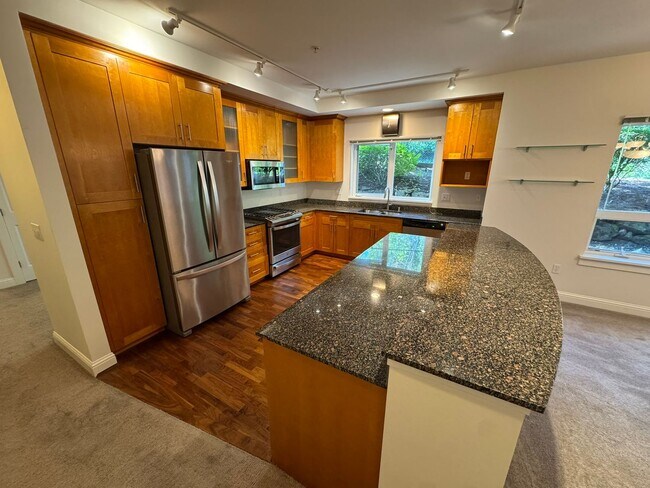Building Photo - 2bd/1.75ba Issaquah Condo