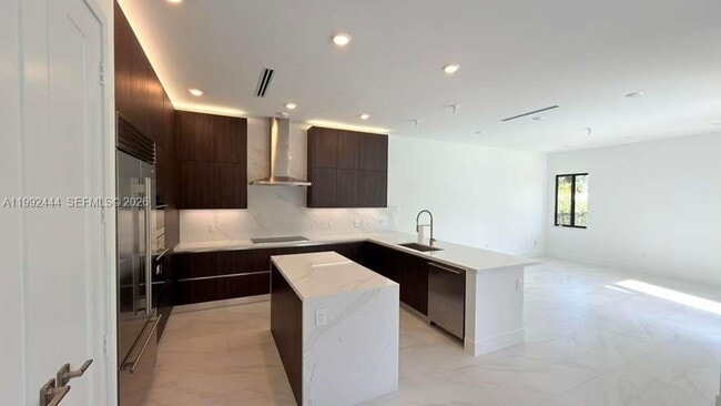 Building Photo - 19708 NE 14th Ave