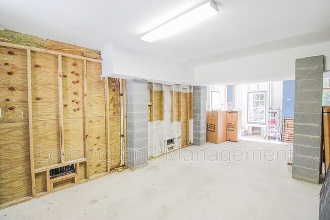 Building Photo - 1666 Back Creek Rd