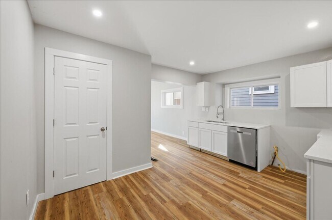 Building Photo - 1138 36th St