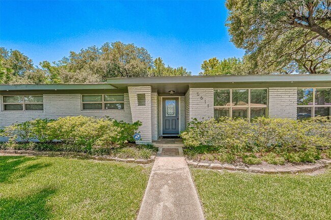Building Photo - 5611 Briarbend Dr