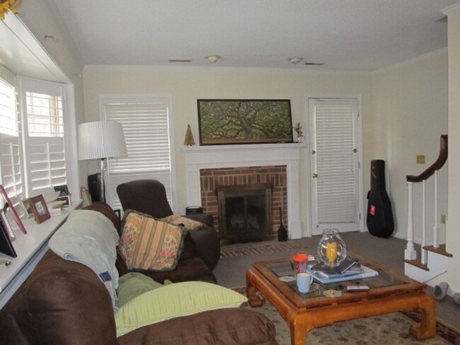 Building Photo - Chapel Hill /Hillsborough St Townhouse