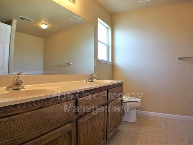 Building Photo - 573 E Eaton Rd