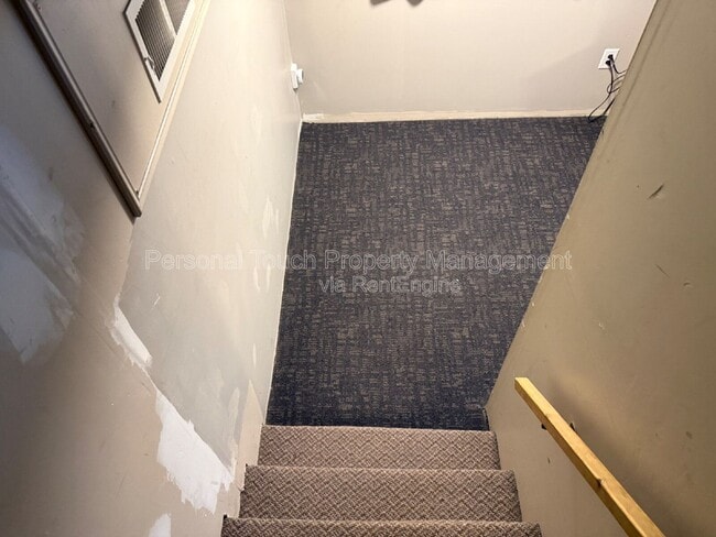 Building Photo - 606 5th St S