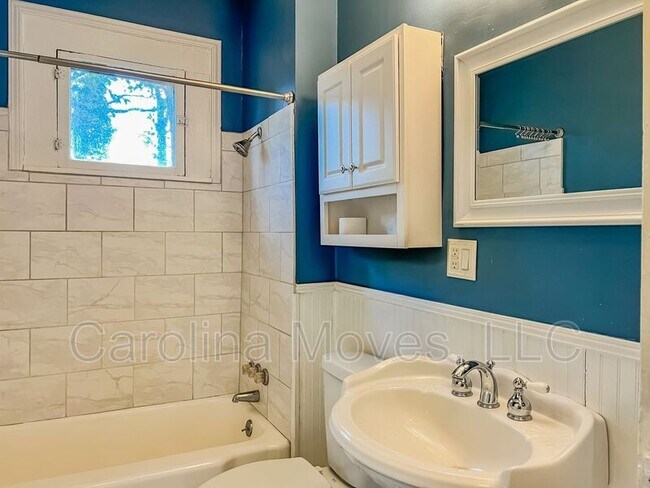 Building Photo - 771 Maple St