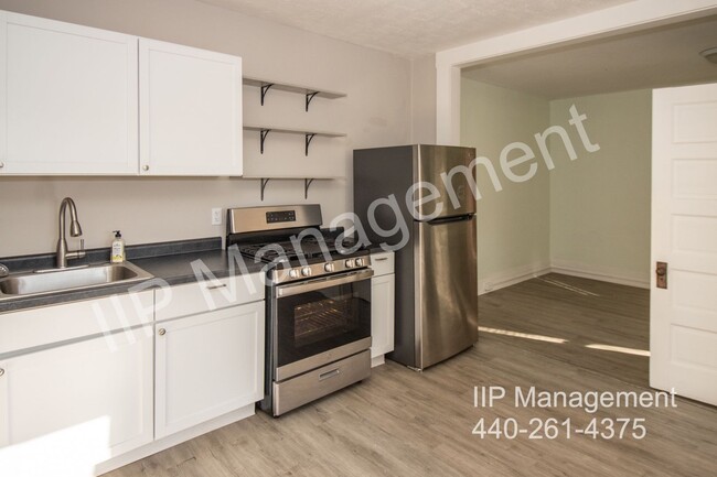 Building Photo - Very Stylish 1BR 1BA Up Unit in Lakewood -...