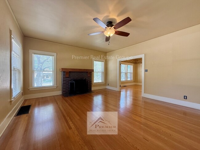 Building Photo - 429 E San Rafael St