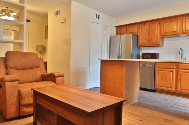 Building Photo - 1311 Antoine Dr