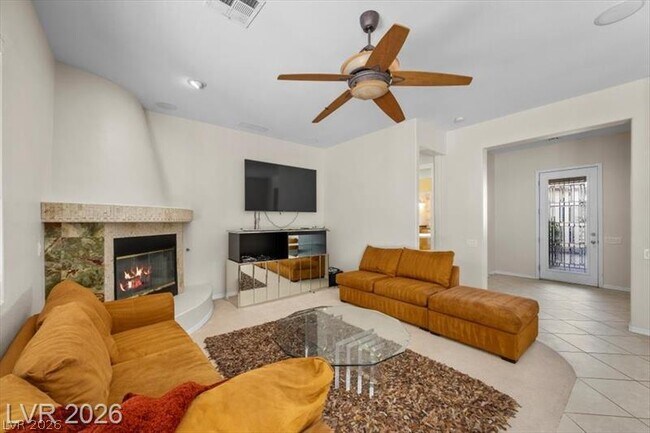 Building Photo - 2765 Struan Ave