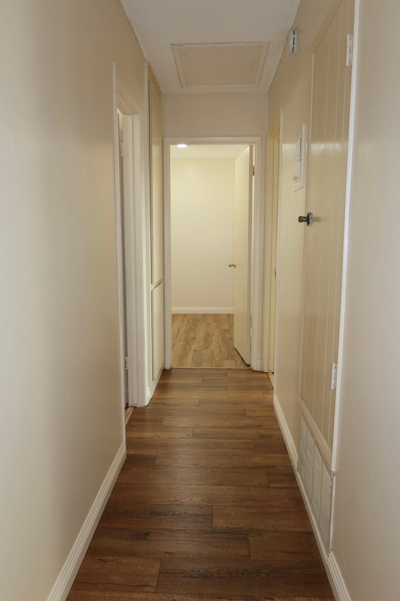 Building Photo - 414 W Kelly Ave