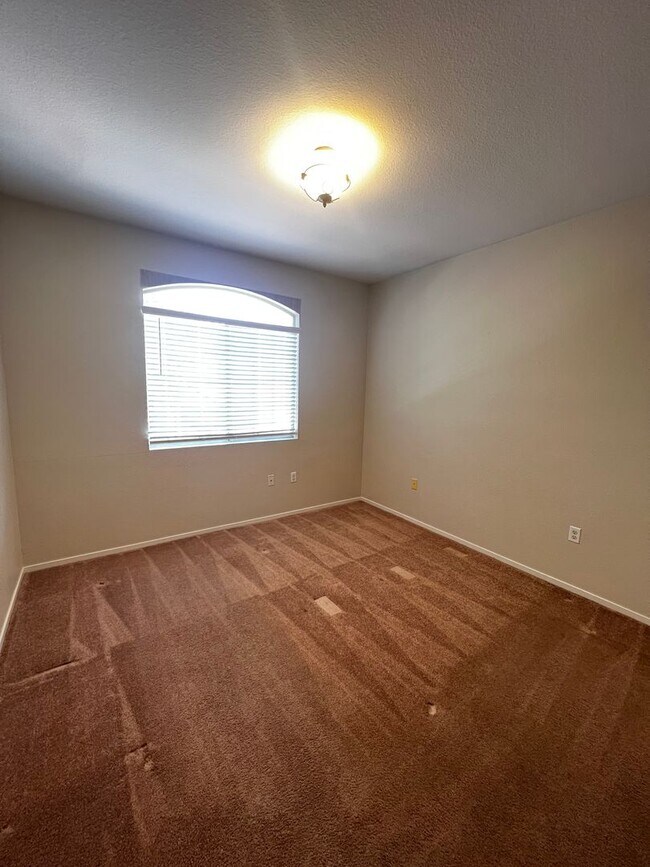 Building Photo - 1830 N Buffalo Dr