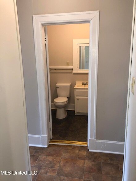 Building Photo - 495 Woodruff St