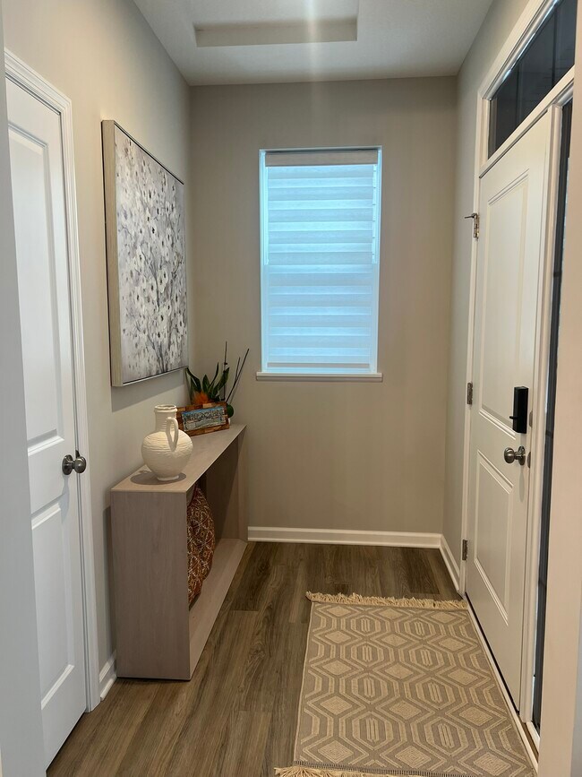 Building Photo - 1515 100th Ave NW