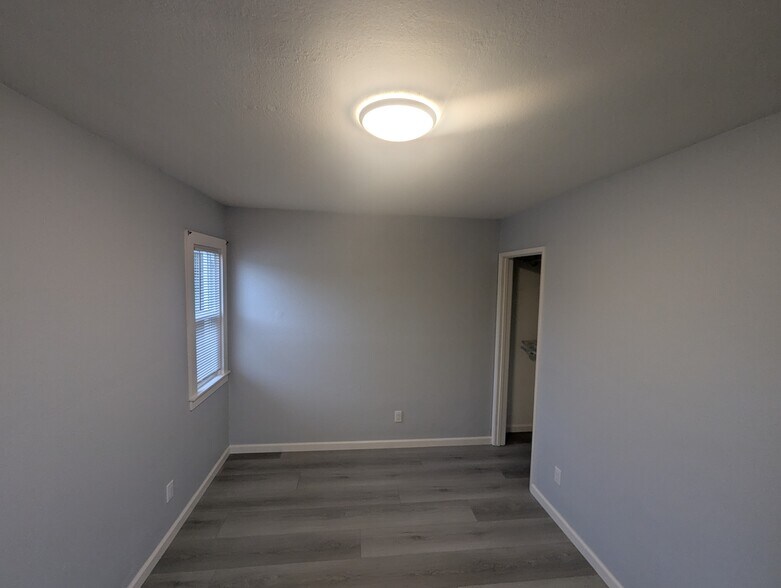 Building Photo - 121 Santa Fe Ave