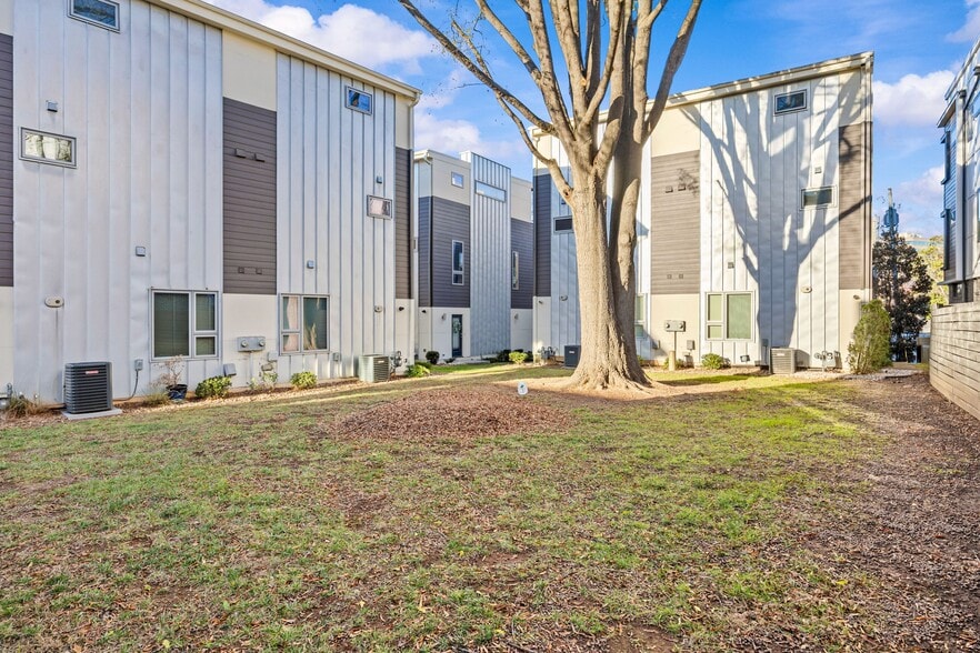 Building Photo - 909A Westbrook Dr