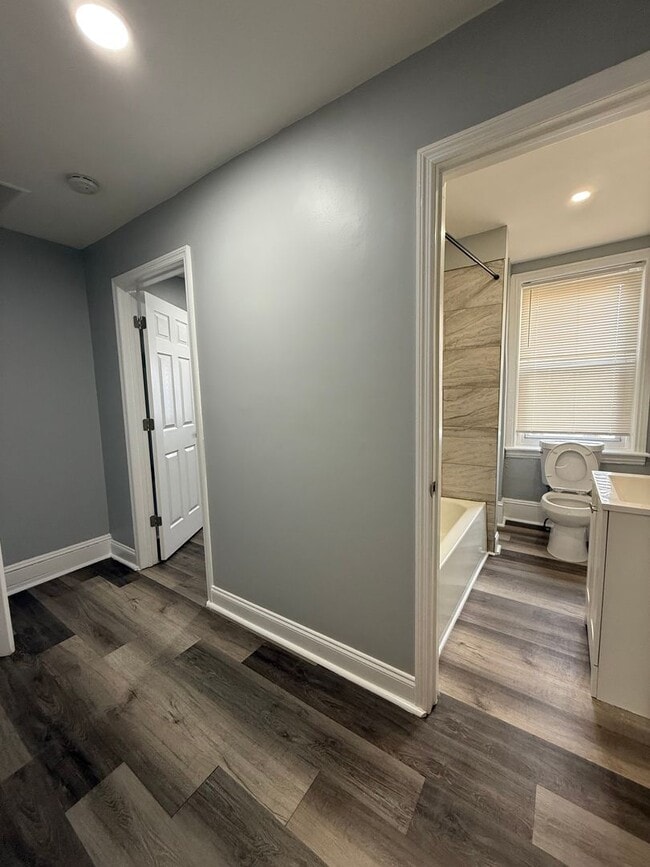 Building Photo - 103 Taylor St