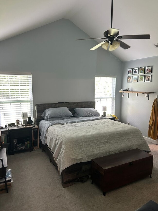 Building Photo - 4 BD/2 BA in Pine Meadows - 1/2 acre fence...