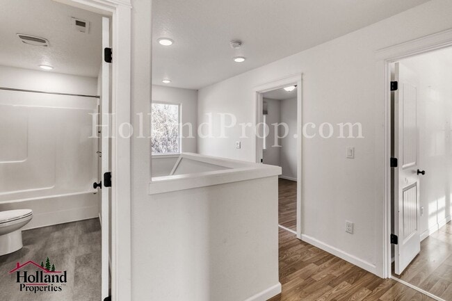 Building Photo - Stunning 3-Bedroom Forest Grove Home with Fireplace, Fenced Yard & Garage