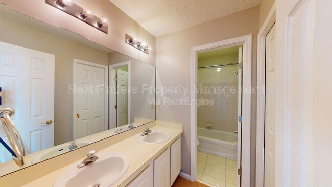 Building Photo - 11861 Lake Fern Dr