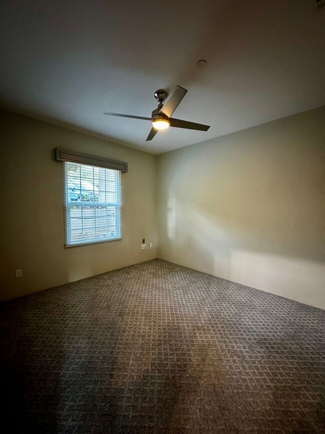Building Photo - 3 bed 2 bath Well-Maintained Home in Prime...