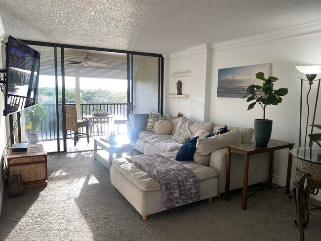 Building Photo - 22 Royal Palm Way