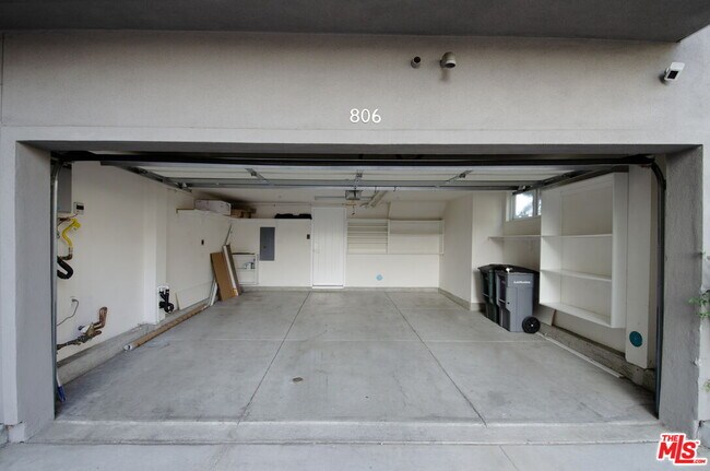 Building Photo - 2753 Waverly Dr