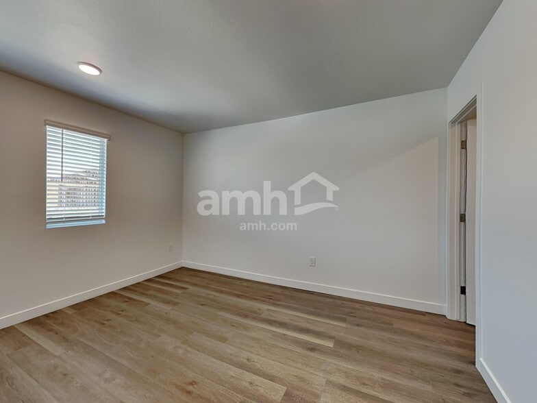 Building Photo - 4531 S 97th Dr