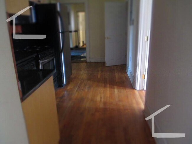 Building Photo - No Brokers Fee, Central BU Location! Walk to School, Central Campus. Central Heat/AC, Laundry on ...