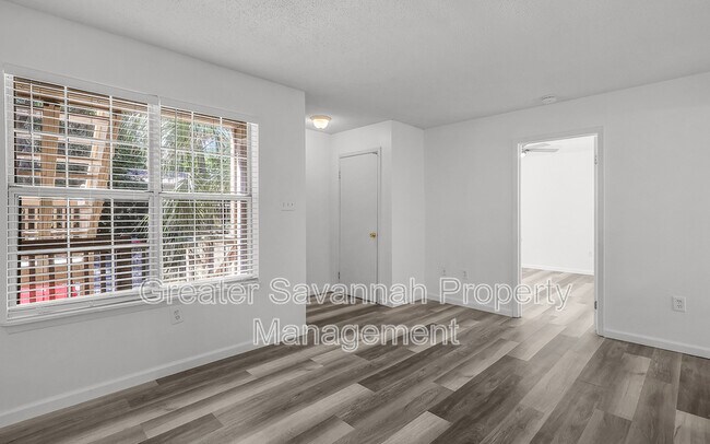 Building Photo - 401 N Cromwell Rd