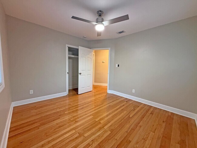Building Photo - 606 E Park Ave