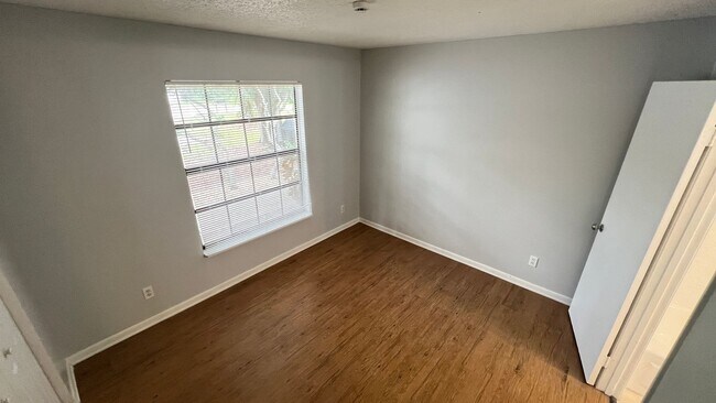 Building Photo - 2/2 Quiet and Cozy Palm Bay Unit AVAILABLE NOW! - $300 DISCOUNT AVAILABLE!