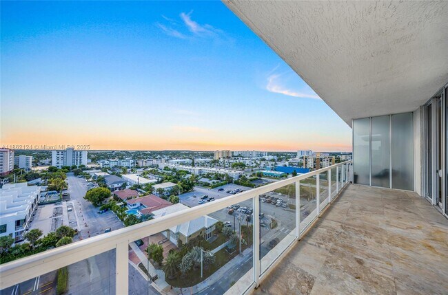 Building Photo - 704 N Ocean Blvd