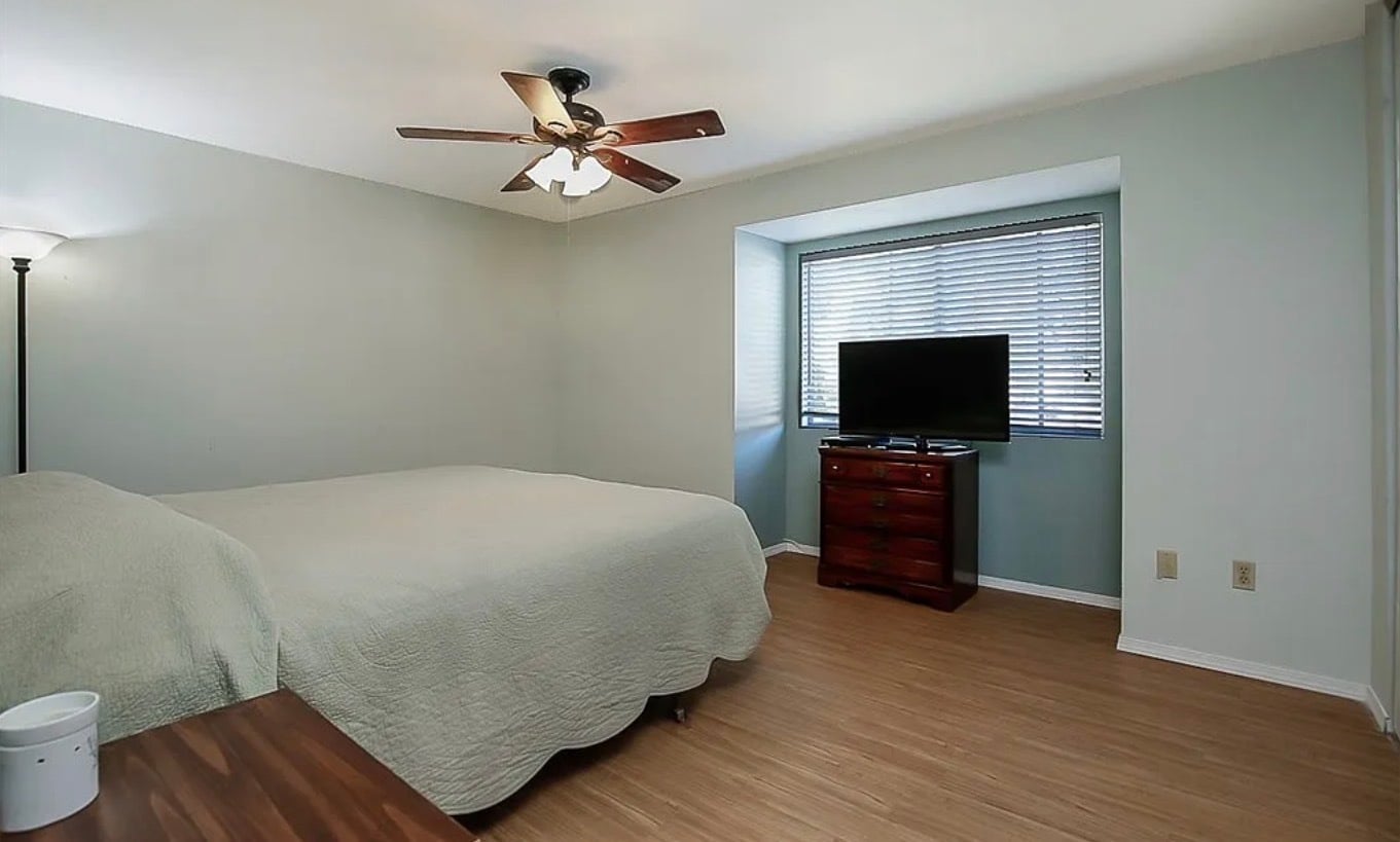 Building Photo - 2121 E Grand Ave